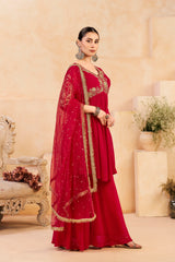 Add a statement of elegance to your festive collection with this Exclusive 3-Piece Plazzo Pair with Dupatta ✨.