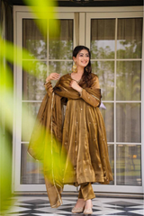 Unveil your elegance with our beautifully designed 3-piece set(imp)