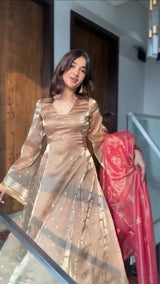 perfect blend of elegance and sophistication for this festive season! Make a statement