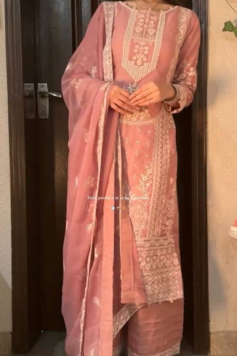 Step out in elegance with this stunning 3-piece ensemble — a perfect fusion