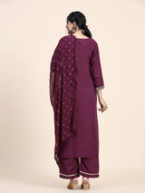This elegant Designer Kurta Suit Set