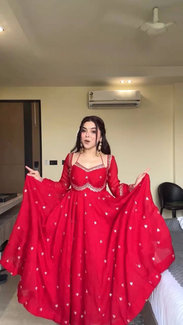 Step into effortless charm with our exclusive 3-piece set