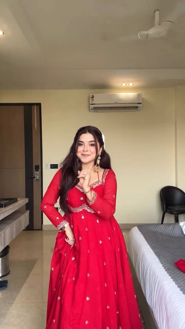 Step into effortless charm with our exclusive 3-piece set