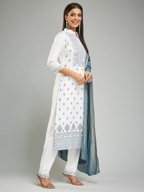 This elegant Designer Kurta Suit Set is crafted from heavy Viscose