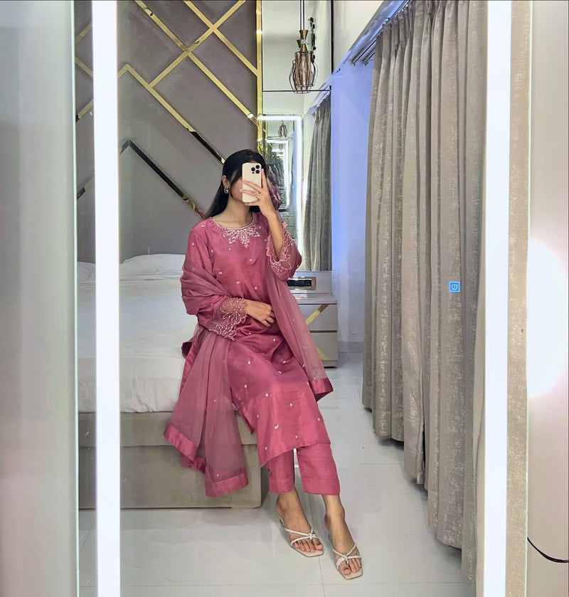 DESIGNER WEAR EXCLUSIVE 3 PIECE SUIT IN BEADS WORK ON KURTI,