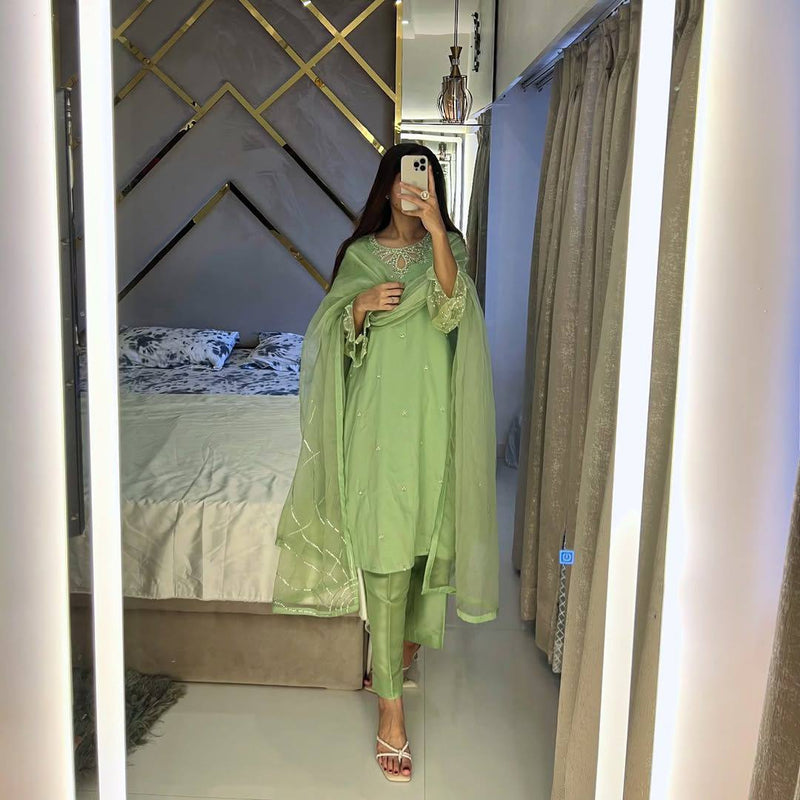 DESIGNER WEAR EXCLUSIVE 3 PIECE SUIT IN BEADS WORK ON KURTI,