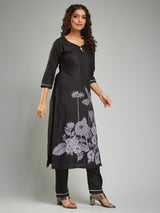 This stunning Designer Kurta Suit Set in a beautiful color