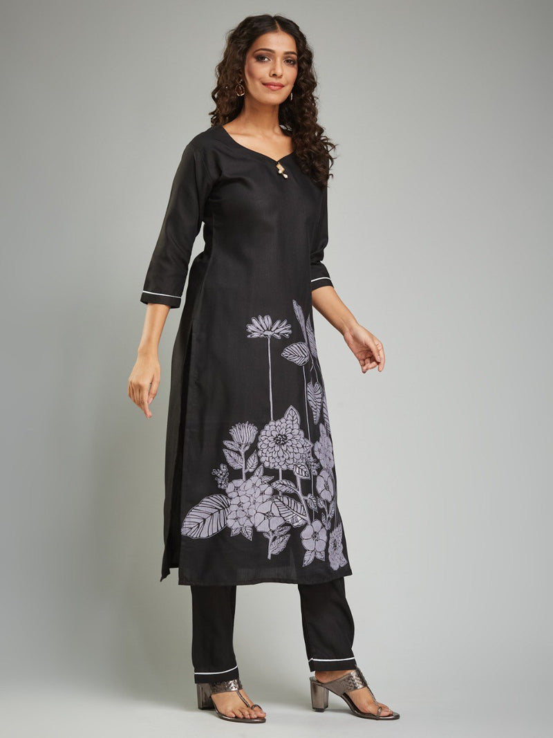 This stunning Designer Kurta Suit Set in a beautiful color