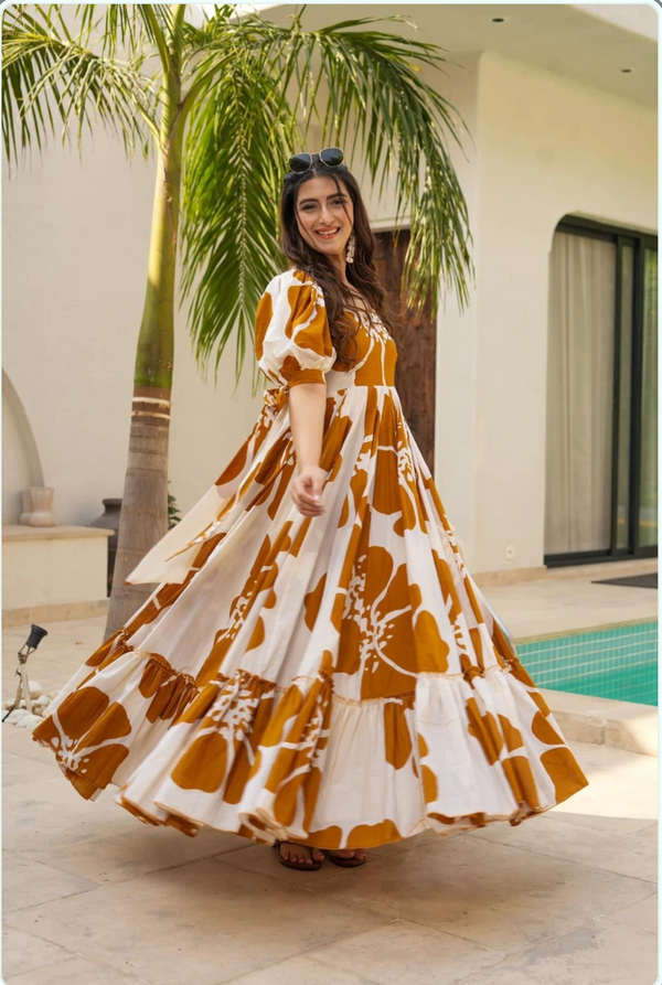 Upgrade your wardrobe with this elegant and chic maxi dress