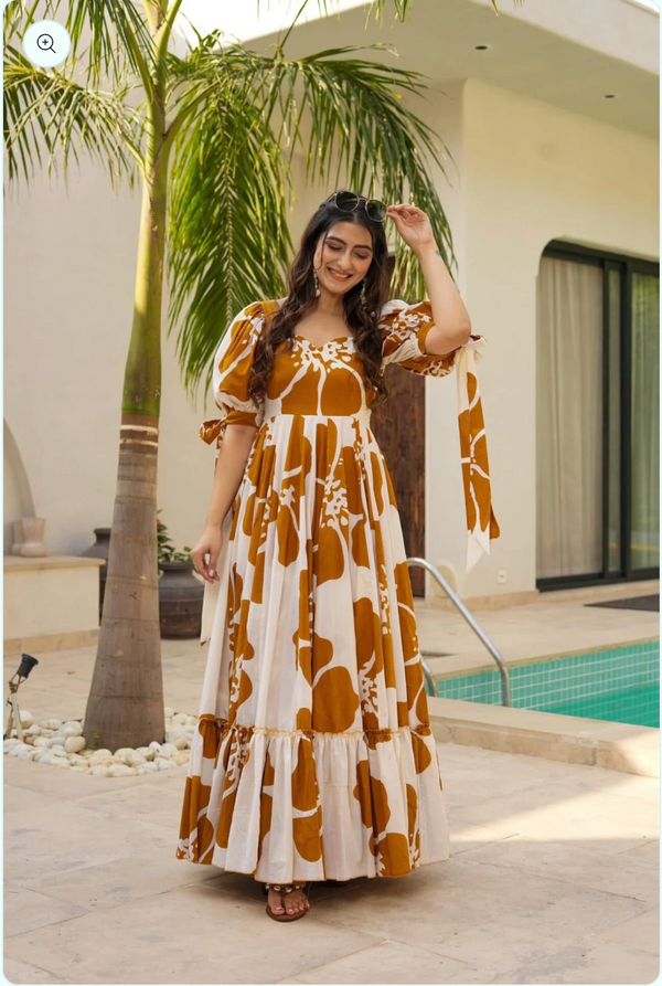 Upgrade your wardrobe with this elegant and chic maxi dress
