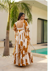 Upgrade your wardrobe with this elegant and chic maxi dress