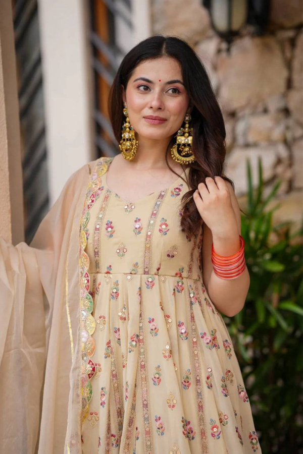 Turn heads effortlessly with our exclusive 3-piece Co-ord Set