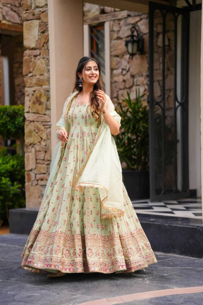 Turn heads effortlessly with our exclusive 3-piece Co-ord Set