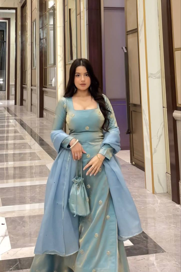 Step into effortless charm with our exclusive 3-piece set