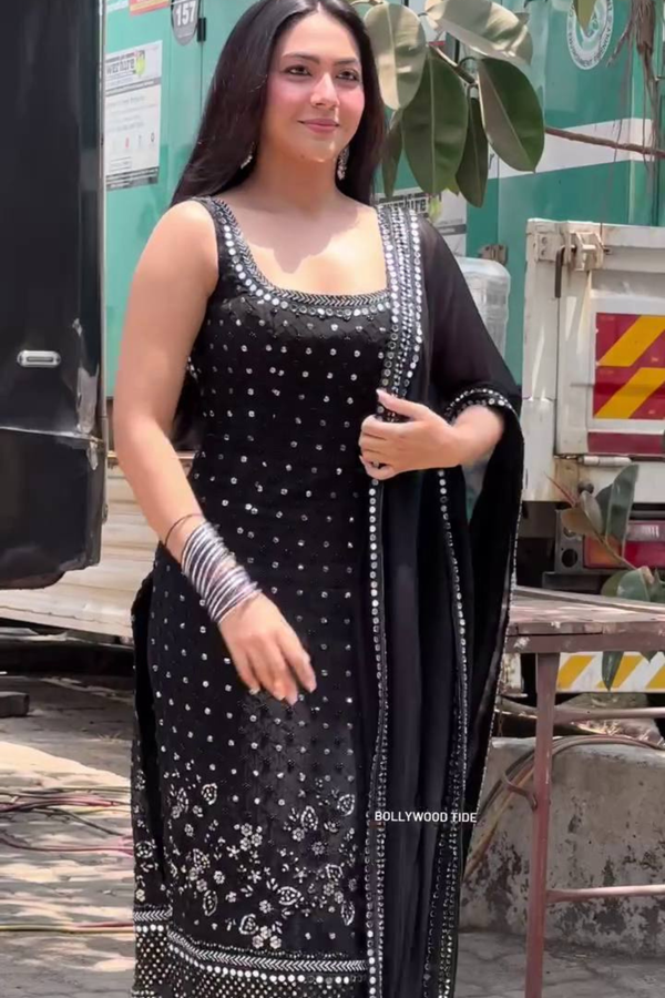 Step into effortless charm with our exclusive 3-piece set