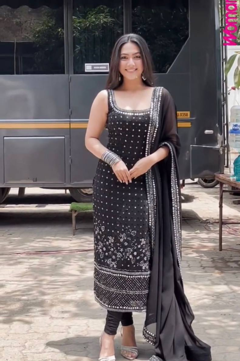 Step into effortless charm with our exclusive 3-piece set