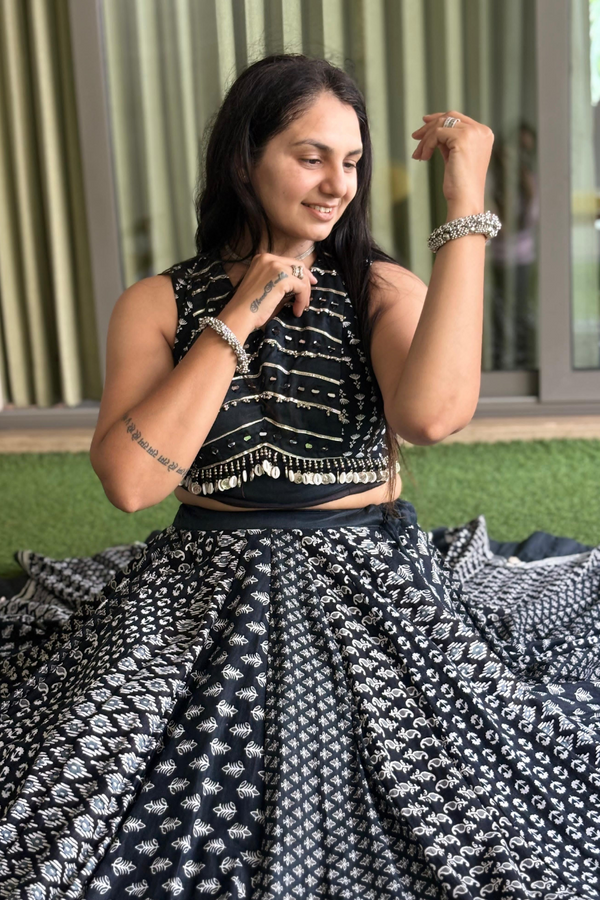This mesmerizing black lehenga choli set features traditional block prints