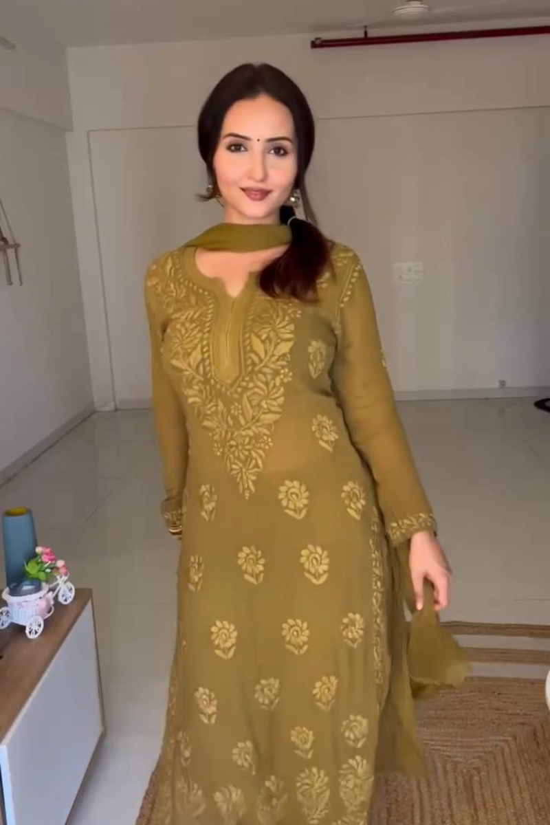 Step into effortless charm with our exclusive 3-piece set