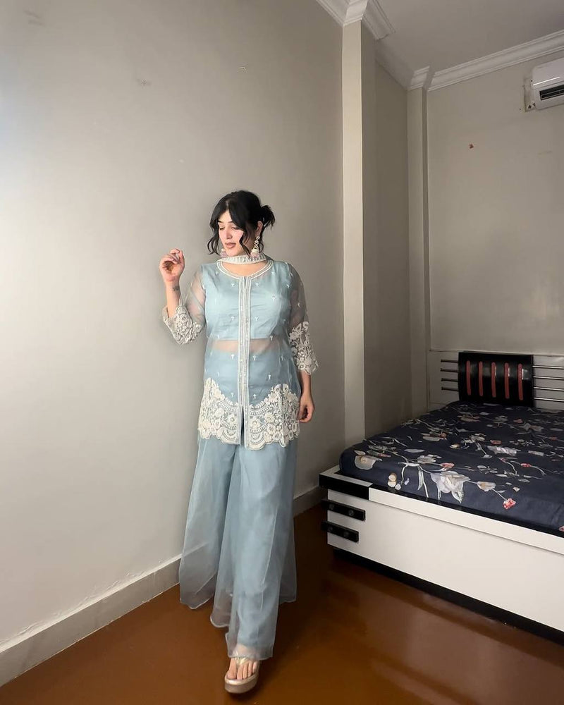 this Indo-Western outfit blends elegance with modern style. 💫