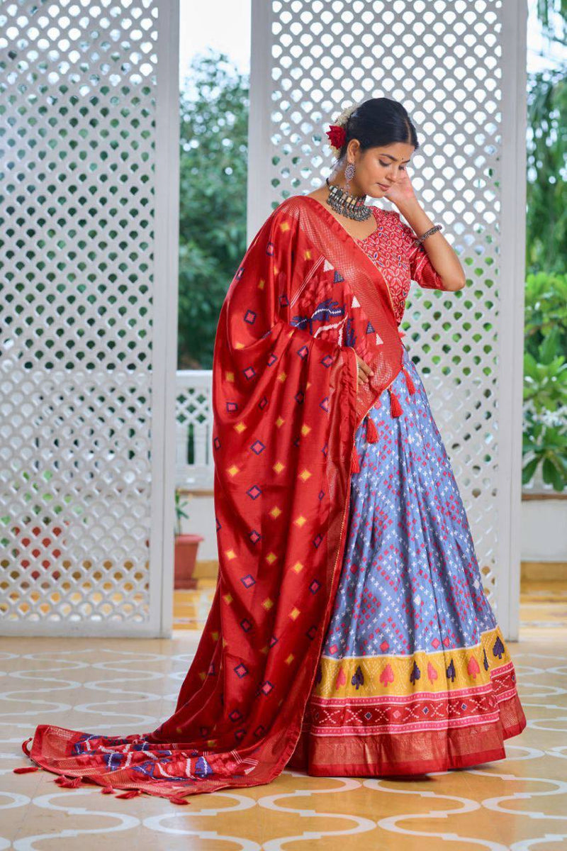 Celebrate your festive moments in the exquisite beauty of Tussar Silk, where Minakari craftsmanship and foil work come together to create a masterpiece.