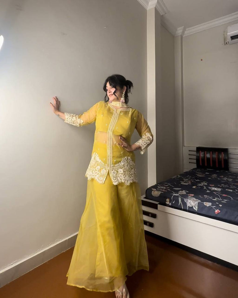 this Indo-Western outfit blends elegance with modern style. 💫